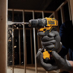 Набір із двох інструментів безщіткових DeWALT DCK2110L2T замовити