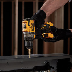 Набір із двох інструментів безщіткових DeWALT DCK2110L2T 