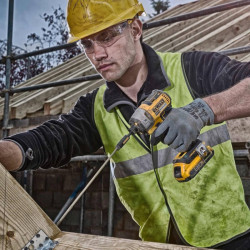 Набір із трьох інструментів безщіткових DeWALT DCK384P2T не дорого