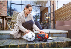 Компрессор автомобільний акумуляторний BLACK+DECKER BDCINF18N знижки