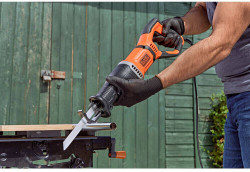 Пила шабельна мережева BLACK+DECKER BES301 акция