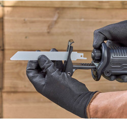 Пила шабельна мережева BLACK+DECKER BES301 