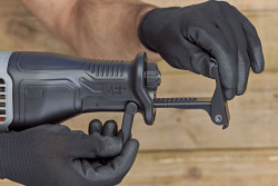 Пила шабельна мережева BLACK+DECKER BES301K ціна