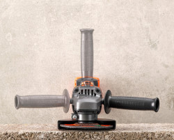 Шліфмашина кутова - болгарка акумуляторна BLACK+DECKER BCG720N не дорого