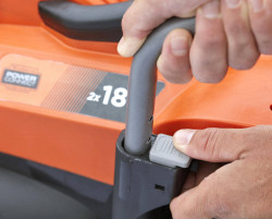 Газонокосарка акумуляторна BLACK+DECKER BCMW3318L2 цена