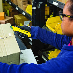 Ніж безпечний FATMAX® Box Box з висувним трапецевидним лезом STANLEY FMHT10363-0 не дорого