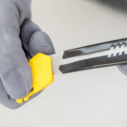 Ніж у металевому корпусі з висувним сегментним лезом шириною 9 мм STANLEY STHT10340-0 замовити