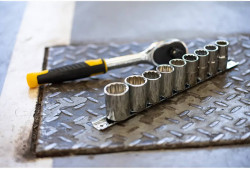 Набір головок торцевих 1/4 з одинадцяти предметів STANLEY STMT82666-0 купить