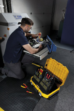 щик техніка FATMAX®, 540х400х435 мм, армований скловолокном, оснащений колесами STANLEY FMST1-72383 в інтернет-магазині