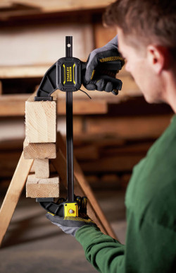Струбцина FatMax L тригерна з максимальним зусиллям стиснення 135 кг STANLEY FMHT0-83237 не дорого