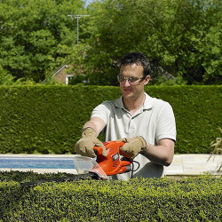 Кущоріз електричний BLACK+DECKER BEHT201 в інтернет-магазині