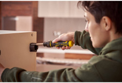 Отверточный держатель Speed Drive с храповым механизмом и набором бит STANLEY FMHT62692-0 - фото №3 Отверточный держатель Speed Drive с храповым механизмом и набором бит STANLEY FMHT62692-0 в Украине