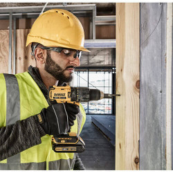 Набір з двох безщіткових інструментів DeWALT DCK2060D2T акція