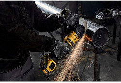 Шлифмашина угловая - болгарка аккумуляторная бесщёточная DeWALT DCG440N заказать