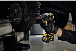 Гайковерт ударний акумуляторний безщітковий DeWALT DCF903P1G в Україні