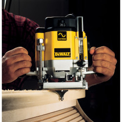 Фрезер мережевий DeWALT DW625E 