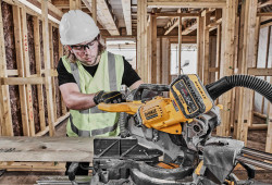 Пила торцовочная аккумуляторная бесщёточна DeWALT DCS781X2 скидки