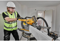 Пила торцовочная аккумуляторная бесщёточна DeWALT DCS781X2 