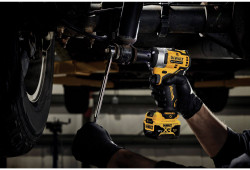 Гайкокрут ударний акумуляторний безщітковий DeWALT DCF901P2 не дорого