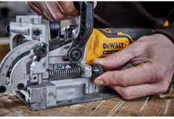 Фрезер акумуляторний безщітковий DeWALT DCW682NT замовити