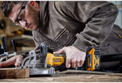 Фрезер акумуляторний безщітковий DeWALT DCW682P2 в Україні