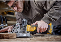 Фрезер акумуляторний безщітковий DeWALT DCW682P2 замовити