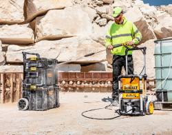 Мойка высокого давления аккумуляторная бесщеточная DeWALT DCMPW1600N фото