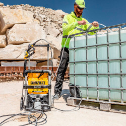 Мойка высокого давления аккумуляторная бесщеточная DeWALT DCMPW1600N в интернет-магазине