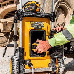 Мойка высокого давления аккумуляторная бесщеточная DeWALT DCMPW1600N цена
