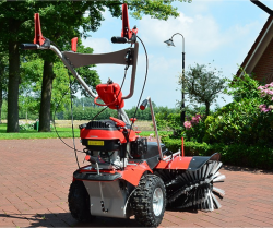 Підмітальна машина зі щіткою HECHT 8101 S Arsenal Grand
