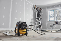Компресор повітряний акумуляторний DeWALT DCC1018N в интернет-магазине