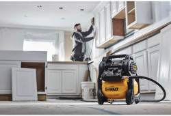 Компресор повітряний акумуляторний DeWALT DCC1018N цена