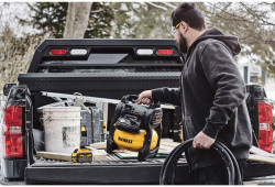 Компресор повітряний акумуляторний DeWALT DCC1018N Arsenal Grand