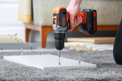 Дриль-шурупокрут ударний акумуляторний BLACK+DECKER BCD003C1 акція