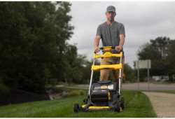 Газонокосилка аккумуляторная самоходная бесщёточная DeWALT DCMWSP156W2 в Украине