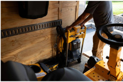 Газонокосилка аккумуляторная самоходная бесщёточная DeWALT DCMWSP156W2 не дорого