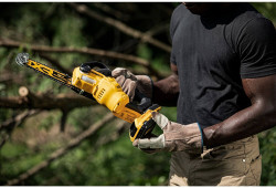 Мини-пила цепная аккумуляторная безщёточная DeWALT DCMPS520P1 не дорого