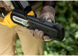 Мини-пила цепная аккумуляторная безщёточная DeWALT DCMPS520P1 