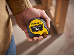 Рулетка измерительная CONTROL-LOCK длиной 5 м, шириной 25 мм, в прорезиненном корпусес, двухсторонней шкалой STANLEY STHT37231-0 не дорого