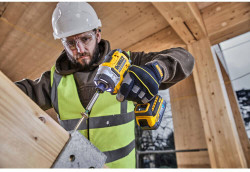 Шурупокрут ударний акумуляторний безщітковий DeWALT DCF860NT в Україні