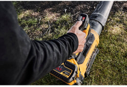 Воздуходувка аккумуляторная бесщёточная DeWALT DCMBL777N акция