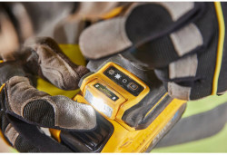 Дрель-шуруповерт аккумуляторная бесщеточная ударная DeWALT DCD1007NT цена