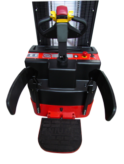 Штабелер електричний самохідний 1,5т/4,0м 24В/240Ah з площ. оператора не дорого