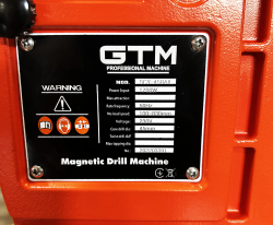 Верстат свердлильний з електромагнітним тримачем 1700Вт 100-830 об/хв. у кейсі для рейок не дорого