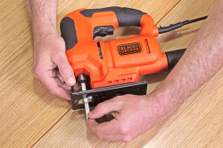 Пила лобзиковая сетевая BLACK+DECKER BES603 акция