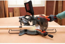 Пила торцювальна мережева BLACK+DECKER BES702 в Україні