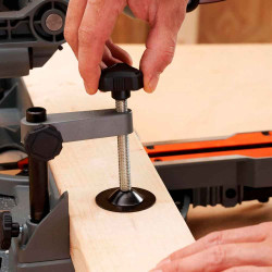 Пила торцювальна мережева BLACK+DECKER BES702 акція