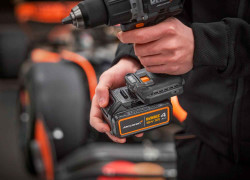 Набор из двух инструментов аккумуляторных бесщеточных McLaren F1 TEAM LIMITED EDITION DeWALT DCK200MM2T фото