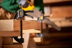 Струбцина FatMax L триггерная с максимальным усилием сжатия 135 кг STANLEY FMHT0-83211 в Украине