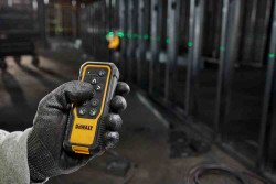 Рівень лазерний лінійний DeWALT DCLE34035B акція